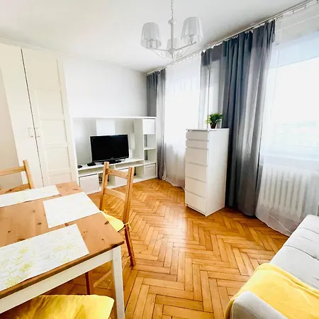 Cozy Yellow In Wrzeszcz Gdańsk